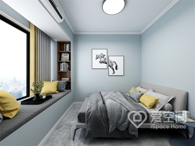 次卧以蓝色为主色调，家具装饰少而精，飘窗的设计简洁具有设计感，拓展了空间的休闲功能。