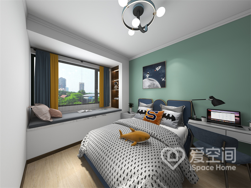 飄窗設計增加了空間的通透感，也便于業主休閑和閱讀，淺綠色背景墻搭配藍色調兒童床，臥室充滿童話趣味。