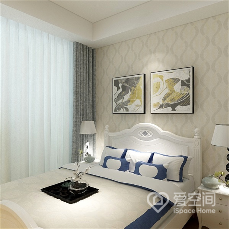 温馨的米色壁纸调充斥着整个次卧空间，白色双人床大气有格调，营造出温馨舒适的居住氛围。