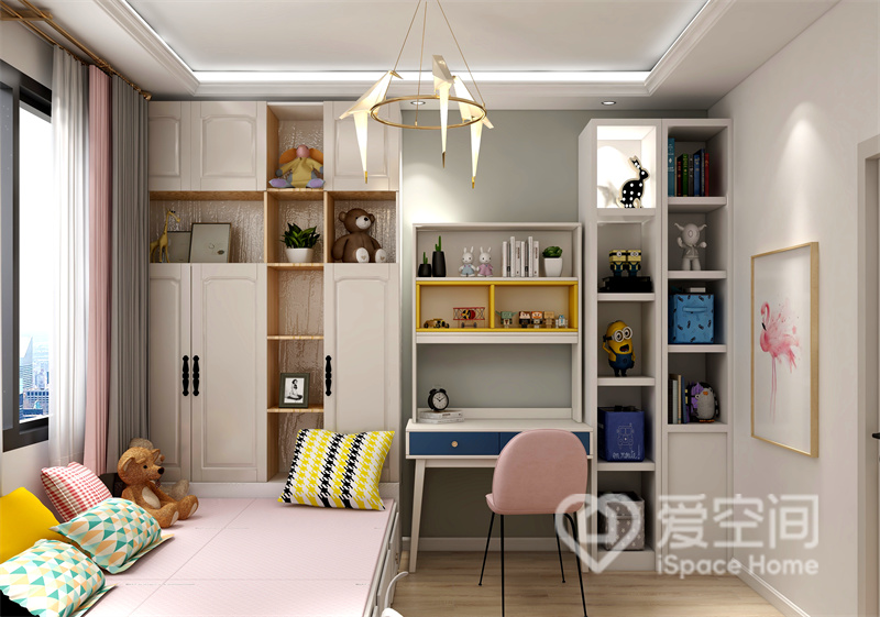 次卧布置了榻榻米一体柜，一定程度上提高了空间利用率，粉色与白色元素搭配令空间充满格调与质感。