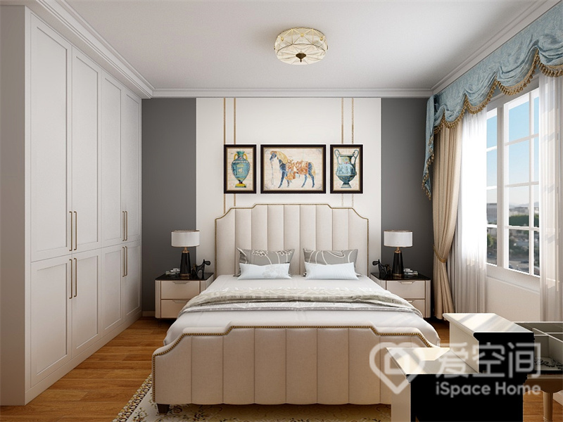 次卧背景墙选择对称的手法设计，床头柜也对称布置，空间层次丰富，呈现出端庄大气的休息氛围。
