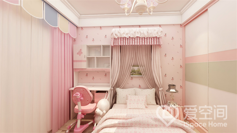 粉色壁纸渲染出浪漫的少女气息，掩盖不住欧式魅力，衣柜入墙设计，打造出多元化生活空间。