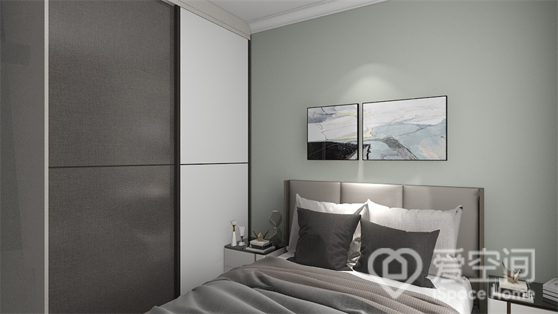 次卧沿用低饱和色系，浅绿色背景墙呈现出一个富有格调的空间，大地色家具软装丰富了视觉层次感。