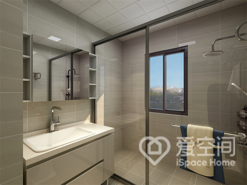卫生间的设计十分重视和谐自然的氛围，设计师巧妙采用干湿分离搭配设计，增加了室内美感。