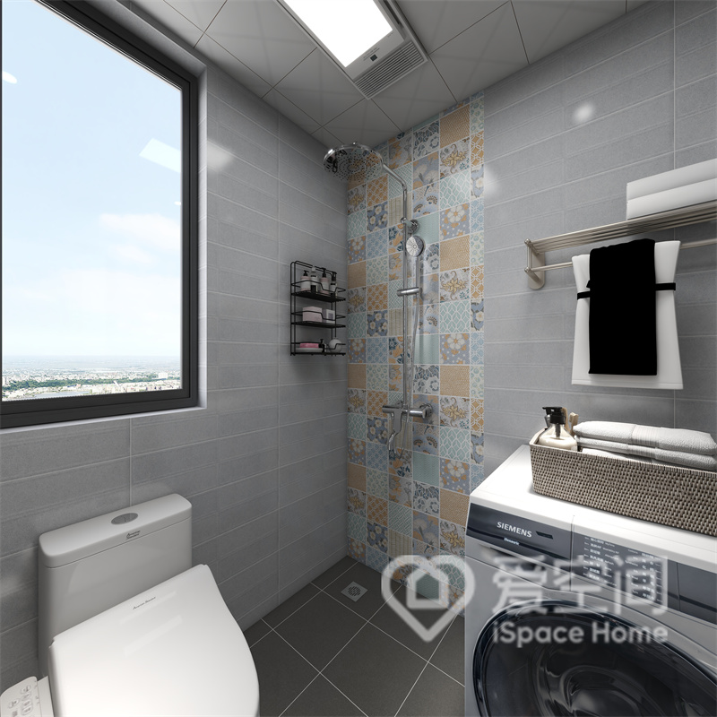 卫浴间安装了花色砖面，让空间更加活泼有趣，虽然没有做干湿分离设计，但通过砖面划分出功能区。