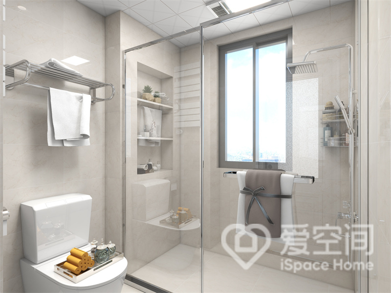卫浴空间采用了干湿分离设计，米色调背景简雅从容，铺陈温馨舒适的白色洁具在其中，空间精致而美好。