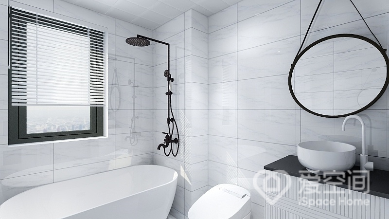 黑色与白色在卫浴间碰撞，艺术与生活得到完美融合，虽然没有做干湿分离，但空间却呈现出独特的质感。