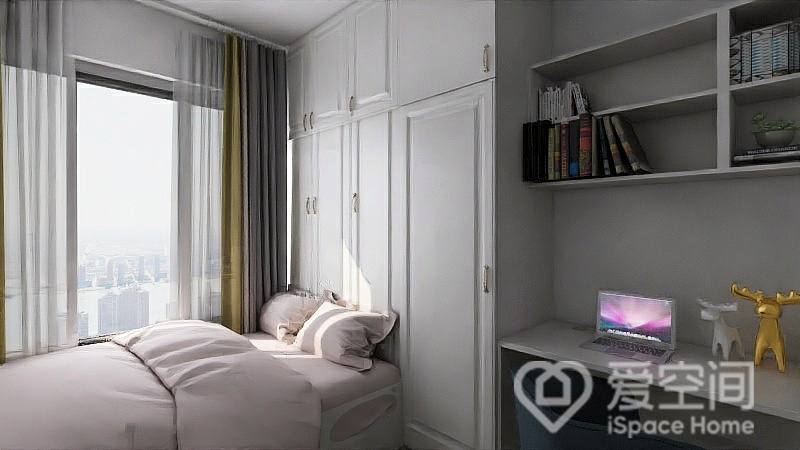 次卧采用榻榻米一体柜设计，白色柜面使空间显得明亮而宽敞，充足的光线奠定了简约而温暖的氛围。
