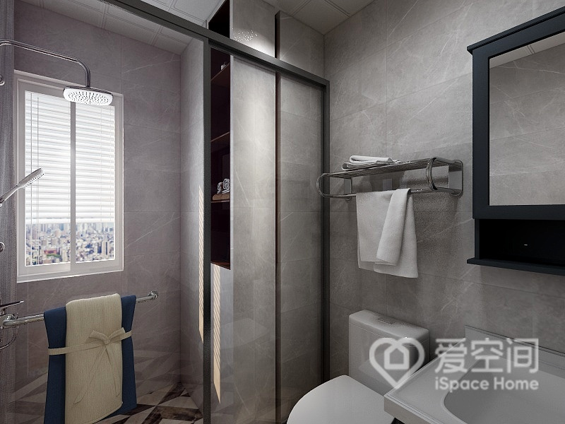 灰色背景墙充满质感，展现出低调华丽的空间氛围，干湿分离设计提升了使用效率，如厕和洗脸互不干涉。