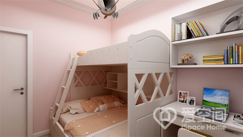儿童房背景选用粉嫩色系打造，高低床令童心烂漫随处可见，右侧空间增加了储物柜和写字桌，搭配得刚刚好。