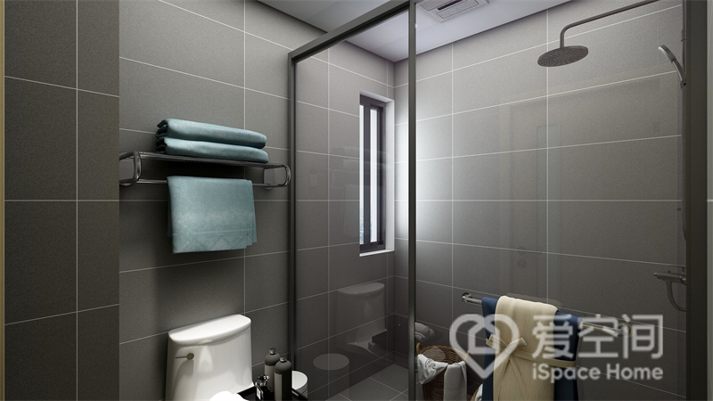 卫浴空间整体色调由稳重的灰米色包裹着，装饰面和设计简约，干湿分离无形中提升了空间的质感。
