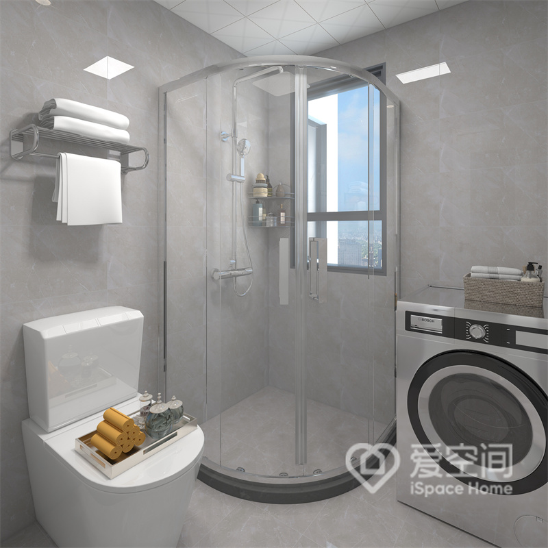 卫生间采用米白为主色调，打造出温馨美好的视觉氛围，马桶、淋浴房、洗衣机L型布置，提高了空间利用率。