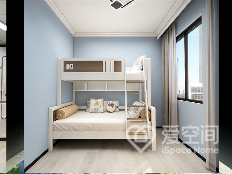 儿童房的色调看起来和谐而统一，米白色的高低床看上去十分大气。