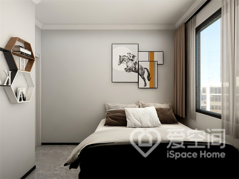 大地色的主色调设计让主卧空间显得更加安静，装饰画凸显出空间的个性。