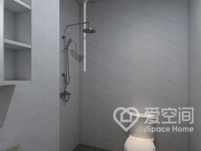 卫生间选择了灰色的墙砖，简约耐看的同时确保卫生打扫方面会更加方便一些。