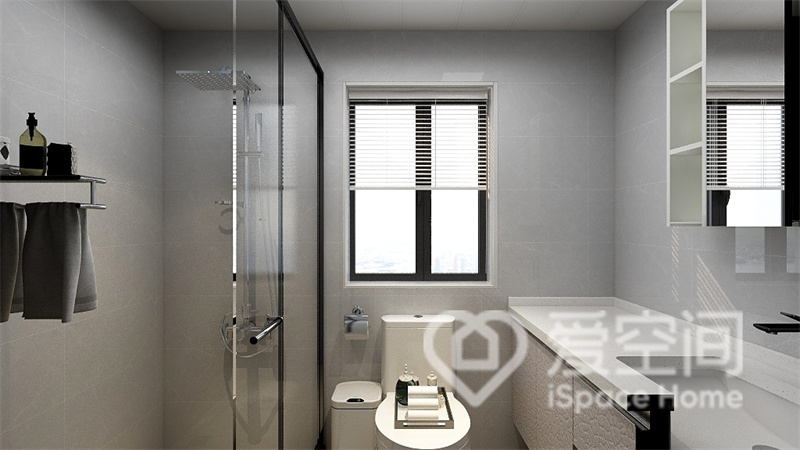 卫生间用灰色砖面作为主要材质，干湿分离设计彰显了卫生间的丰富层次。