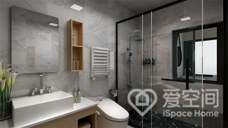 卫生间采用了干湿分离，温馨的灯光衬托出现代格调，带来了一个优雅而实用的空间。