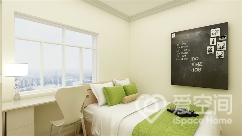 次卧空间结构紧凑，床体靠墙放置，临窗定制桌椅，空间联动性更强。