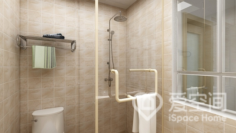 衛浴空間并不富裕，轉角空間被巧妙利用，干濕分離后空間的層次感更強。
