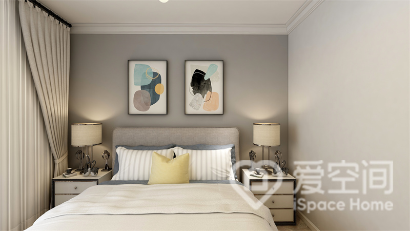 灰色空间中，床头柜对称设计，装饰画简洁而文艺，传递出业主的审美品味。