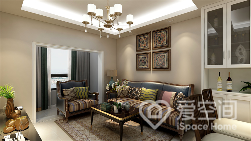 簡約富有藝術感的沙發，既起到了裝飾作用，又消減了米色背景帶來的單調。