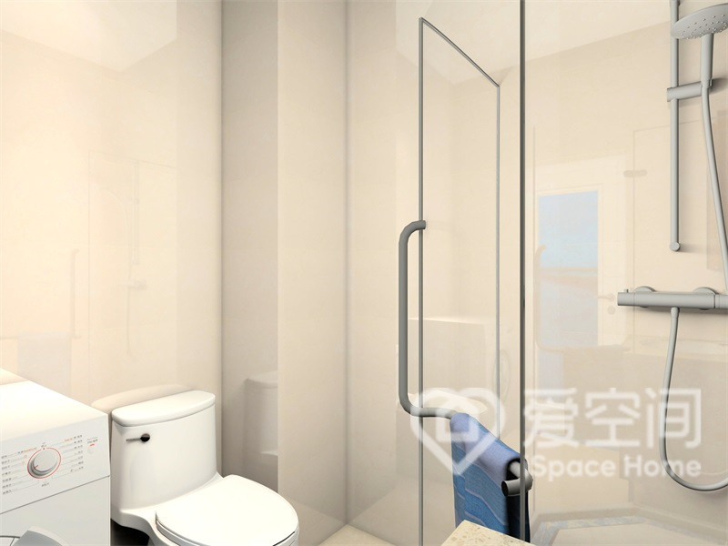 衛生間選擇了玻璃浴室的設計，而且洗衣機放置在衛生間也可以確保安全。