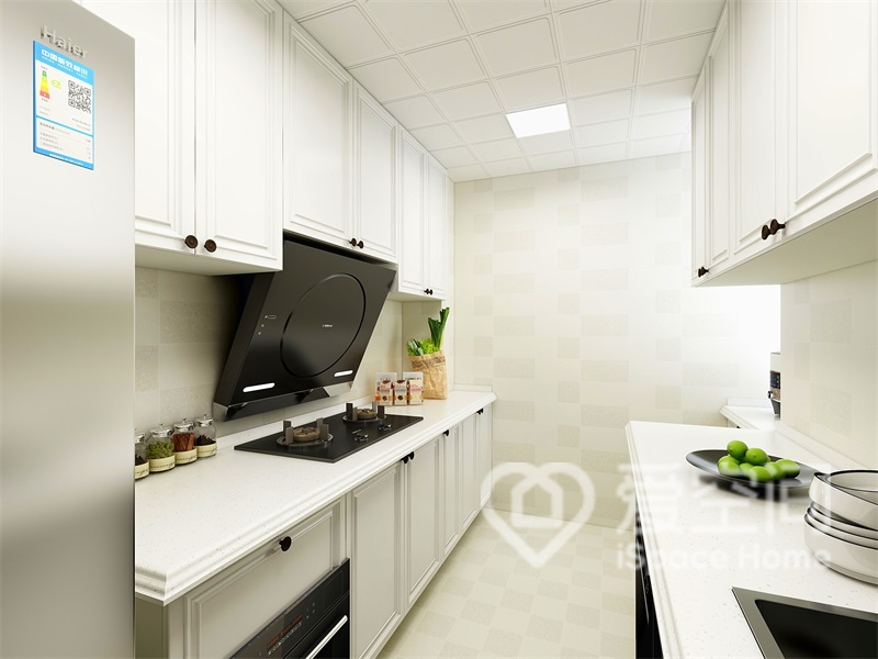 用白色设计橱柜更显优雅与档次，看似简洁的空间中折射出生活的品质感。