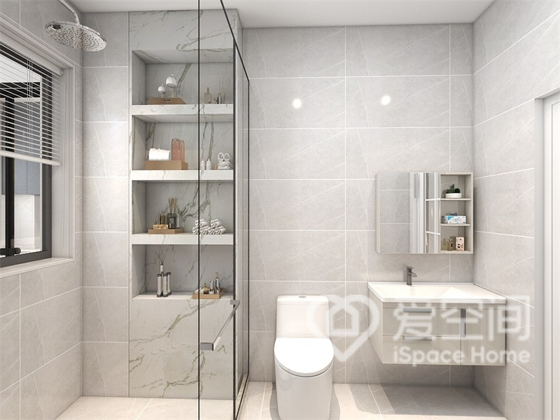 淺色基調的衛浴空間延續了整體的簡約感，干濕分離在視覺上給人層次感。