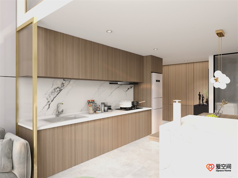 廚房的采光比較充足，木質櫥柜搭配白色工作臺，層次分明，冰箱嵌入設計，保持了立面的干凈。