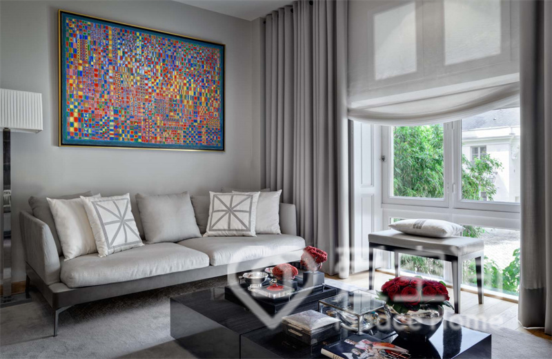 浅灰色调是客厅的主题，客厅配色给予空间简洁的质感，给人一种视觉享受。