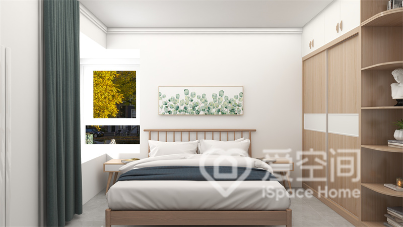 主臥是白色調的空間，簡約大氣，原木元素的融入令空間不乏溫馨感，呈現出柔和靜謐的氛圍。