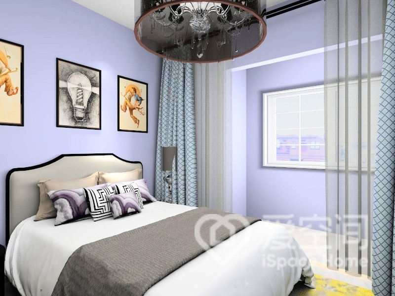 蓝紫色背景墙实现了业主对品质生活的追求，为了让主卧空间显得井井有条，室内家具造型中规中矩。