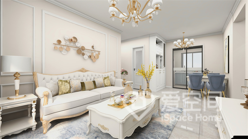 客廳背景采用白色石膏線勾勒，并搭配簡歐家具裝飾，呈現出溫馨雅致的空間氛圍。