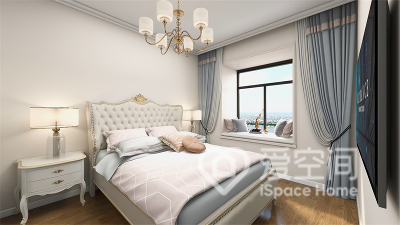 歐式床頭和優雅燈具，讓次臥空間充滿浪漫格調，塑造出精致低奢的空間氛圍。