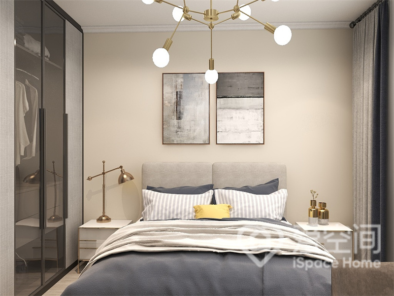 侧卧的墙面以米色为主，结合灰色床靠与窗帘，散发出温润的质感，整体空间给人以轻松自然的简约感。