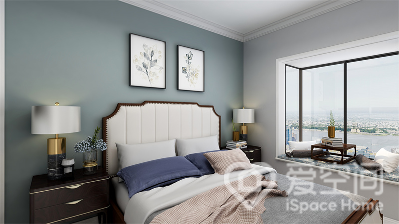 主卧的设计简约明亮，素雅的床头造型和装饰画增加了空间的现代感，床头灯的放置让空间更显温馨。