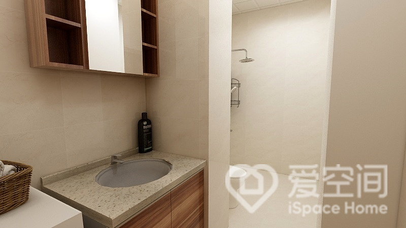 卫生间的设计十分简洁，设计师采用实体墙进行半隔断，淋浴区、坐便区和洗手台互不影响，动线规划舒适实用。