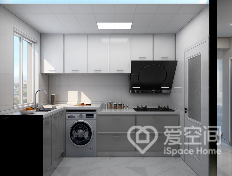 厨房空间使用了灰白色系的柜面，让整个厨房既时尚又素雅，将洗衣机放置在厨房里，提升了厨房实用功能。