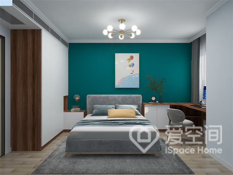 次卧墙面配色明艳，增加了空间的纵深感，床品与地毯交相呼应，增加了空间的整体感和舒适感。
