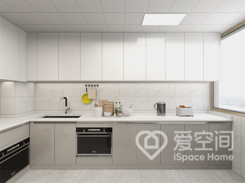 吊柜与底柜颜色层次分明，白色与米色的结合丰富了厨房的视觉空间，增加了生活的质感。