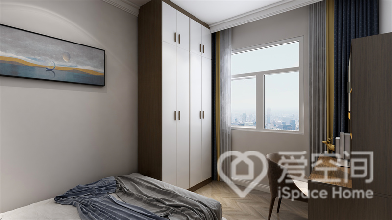 次卧定制柜造型干练，配色与空间主体和谐，搭配简约的家具，显现出来低奢舒适的格调。