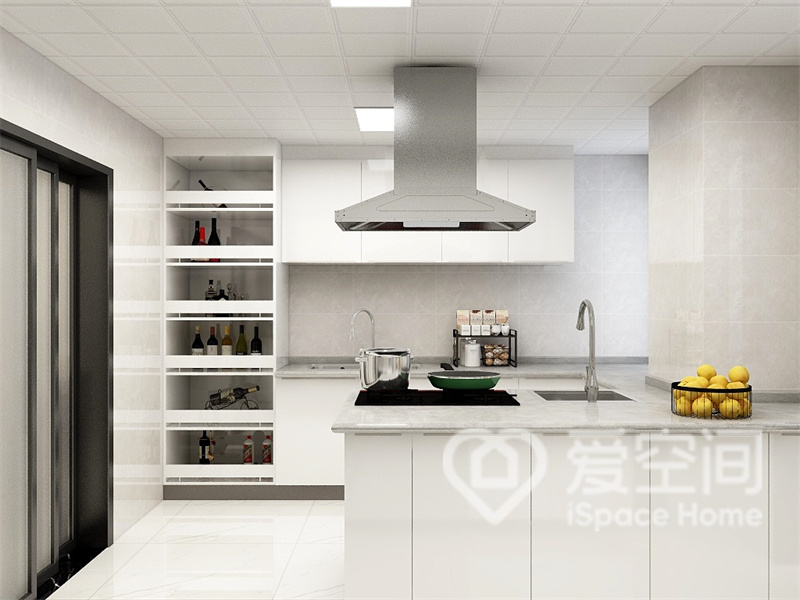 白色的橱柜柜面令厨房空间更加明朗开阔，充足的光线带来干净的气息，空间动线规划有序。