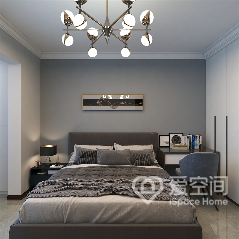 主卧色调采用的也是中性色，灰色背景墙搭配咖色床品，符合现代风格的美学配色，氛围感烘托的很好。