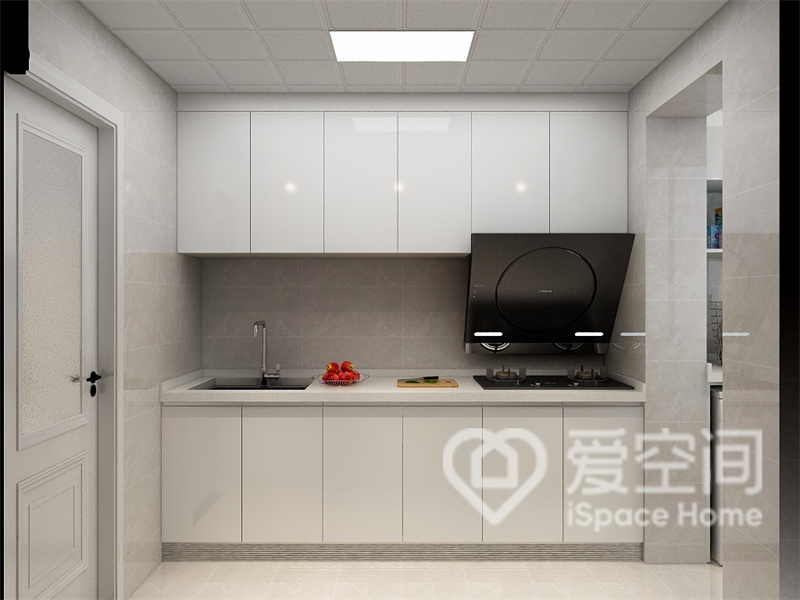 为了使墙面不过于单调，设计师将背景墙设计为米色，让原本不大的厨房空间增加了些许层次感。