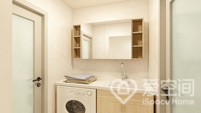 设计师通过柔和的灯光渲染，让客厅卫生间十分柔和，定做的柜面令空间变得格外有品位。