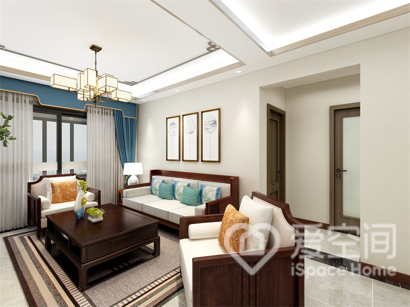 白色空间令客厅氛围更加纯粹，红木家具带来沉稳的既视感，搭配暖色抱枕，空间散发迷人的中式魅力。