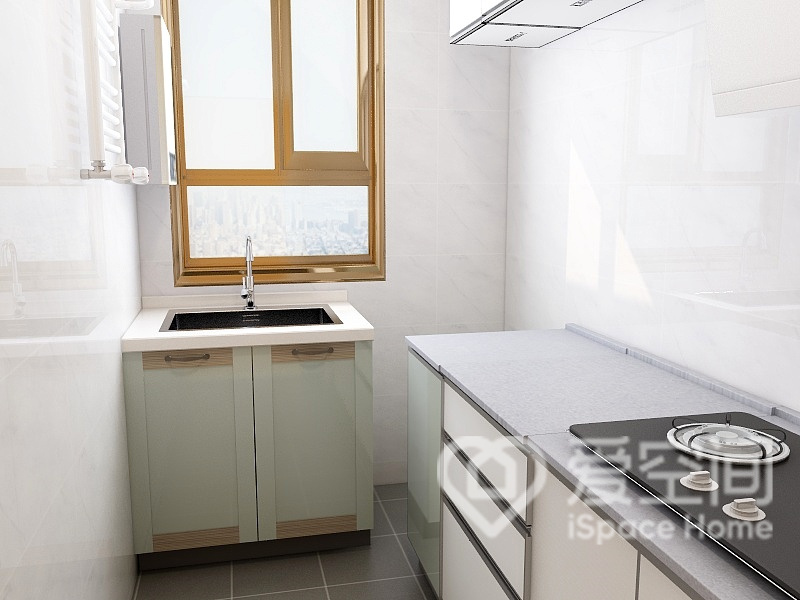由于厨房空间的面积不大，所以为了让空间看上去更宽敞，设计师定做了白色橱柜，以营造舒适氛围。