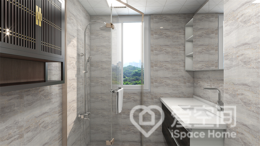卫浴空间中，背景选用米色大理石塑造自然背景，沉稳而内敛，干湿分离增加了生活仪式感。