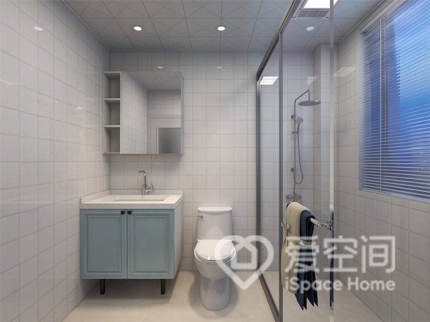 卫生间以白色为主调，配以温馨的灯光，使空间更加洁净明亮，干湿分离的设计提升了业主的生活效率。