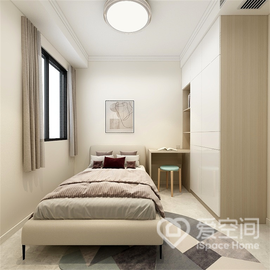 次卧也采用米白色为主，家具的造型简单，颜色趋于更为温和的颜色，赋予了空间质感与美好。